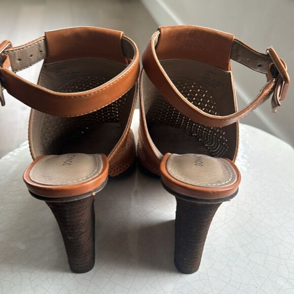 Donald J Pliner Varen Women’s 6M Leather Perforated Slingback Pointed Toe Bootie - Picture 3 of 12